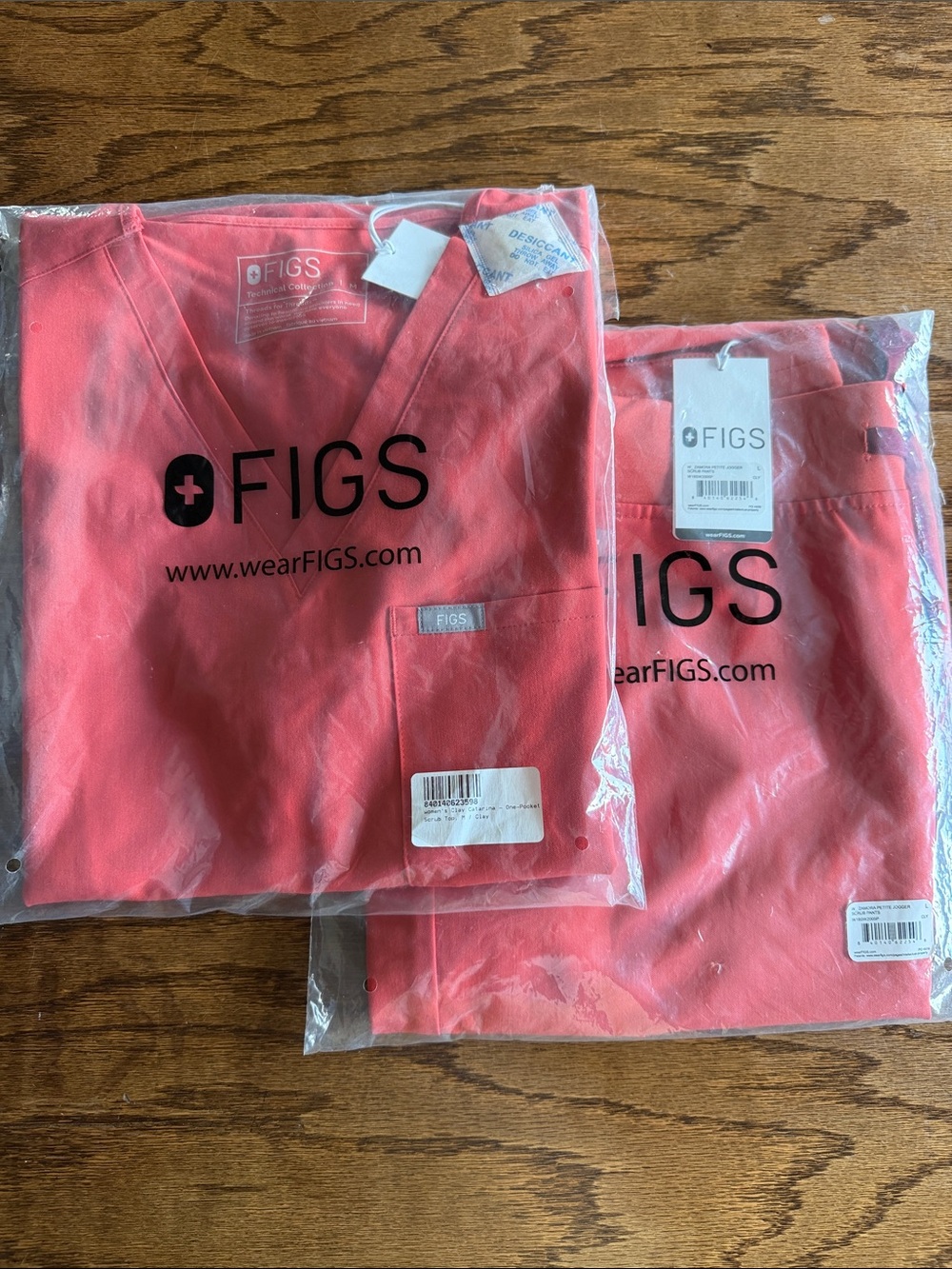 Figs Scrub Set Joggers with Catarina top in Clay